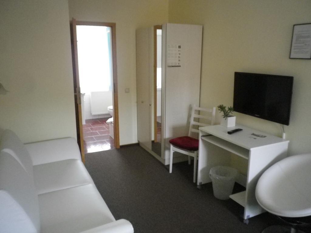Hotel An Der Kapelle Meiningen Room photo